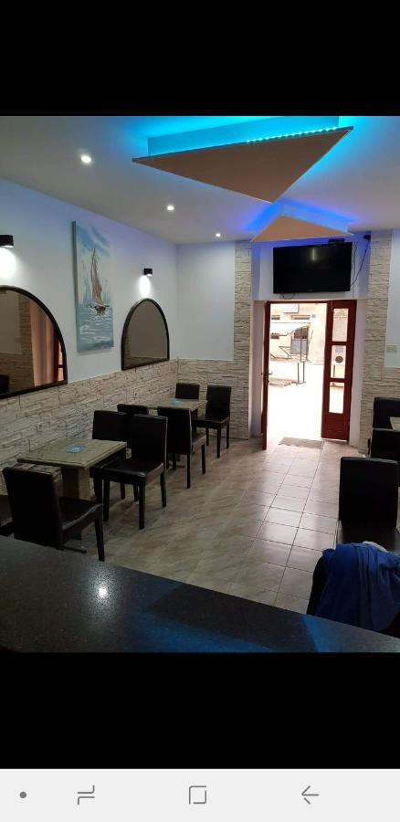 Buffet M Apartments And Rooms Оброваць Екстер'єр фото